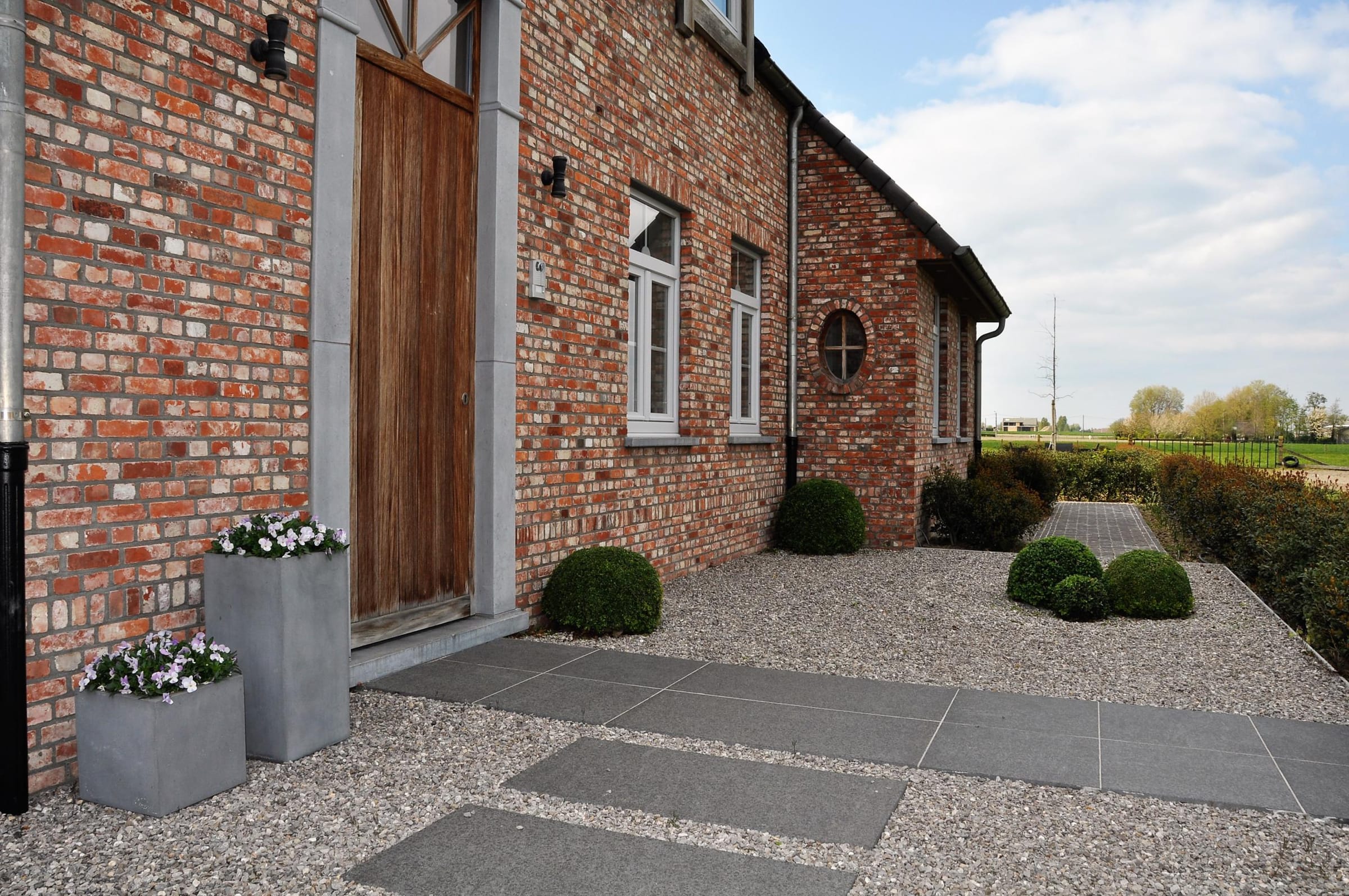 Tuin met groen en verharding
